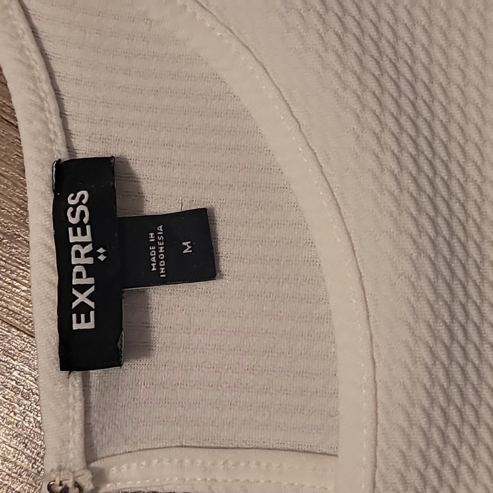 Express Textured Cream Top - Picture 2 of 4
